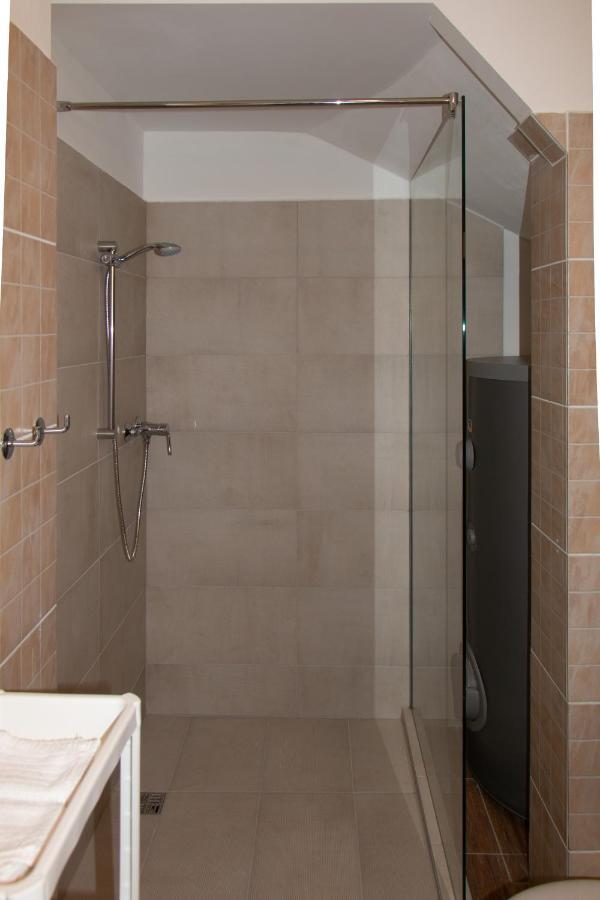 Poroszlay Apartman Debrecen Buitenkant foto