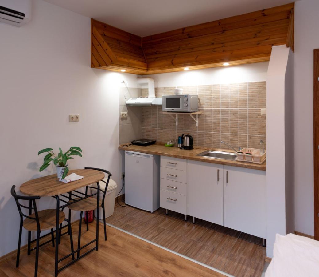 Poroszlay Apartman Debrecen Buitenkant foto