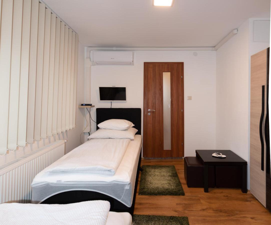 Poroszlay Apartman Debrecen Buitenkant foto