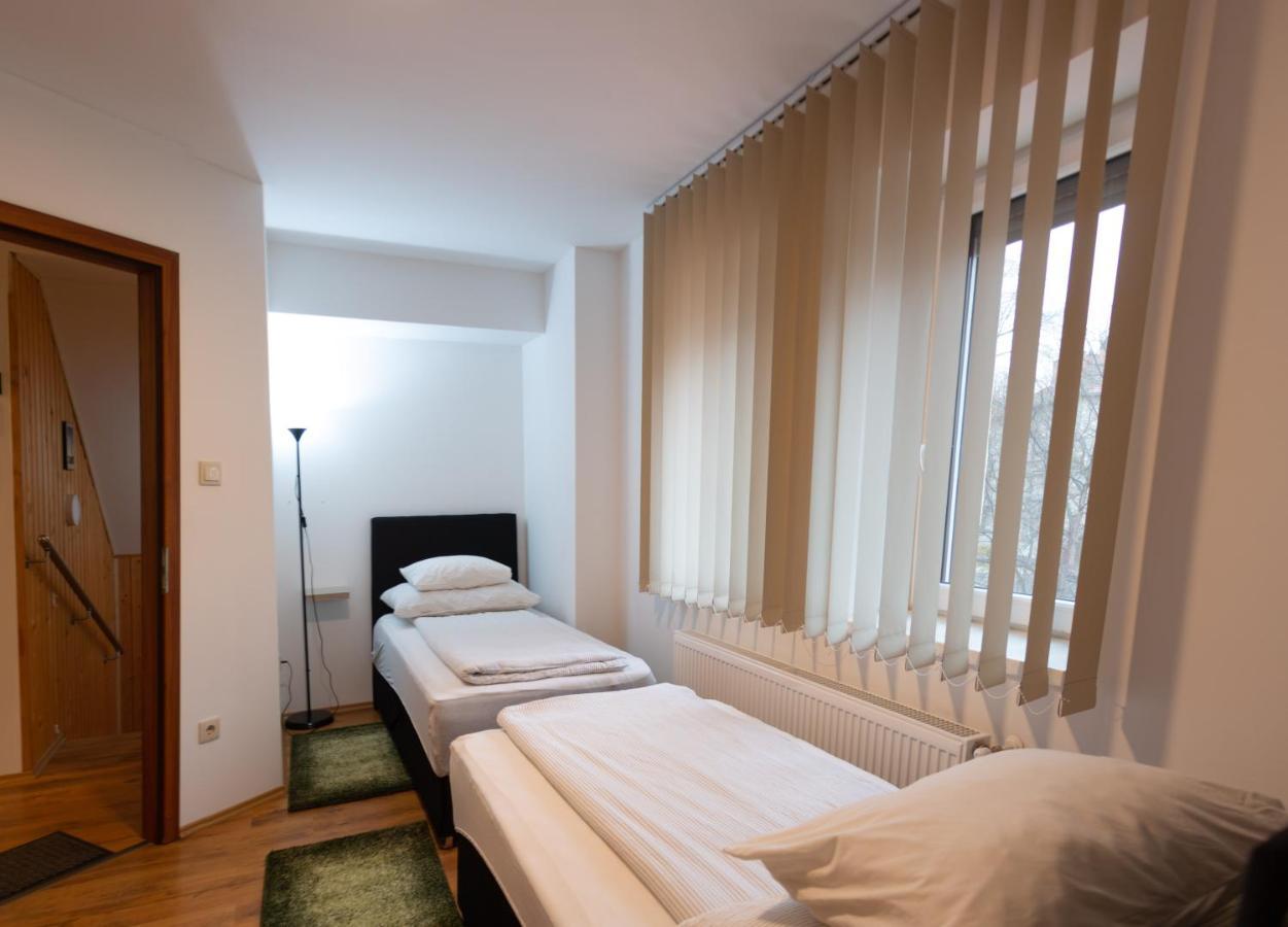 Poroszlay Apartman Debrecen Buitenkant foto
