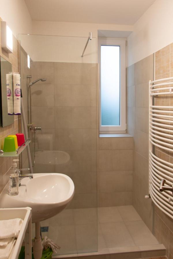 Poroszlay Apartman Debrecen Buitenkant foto