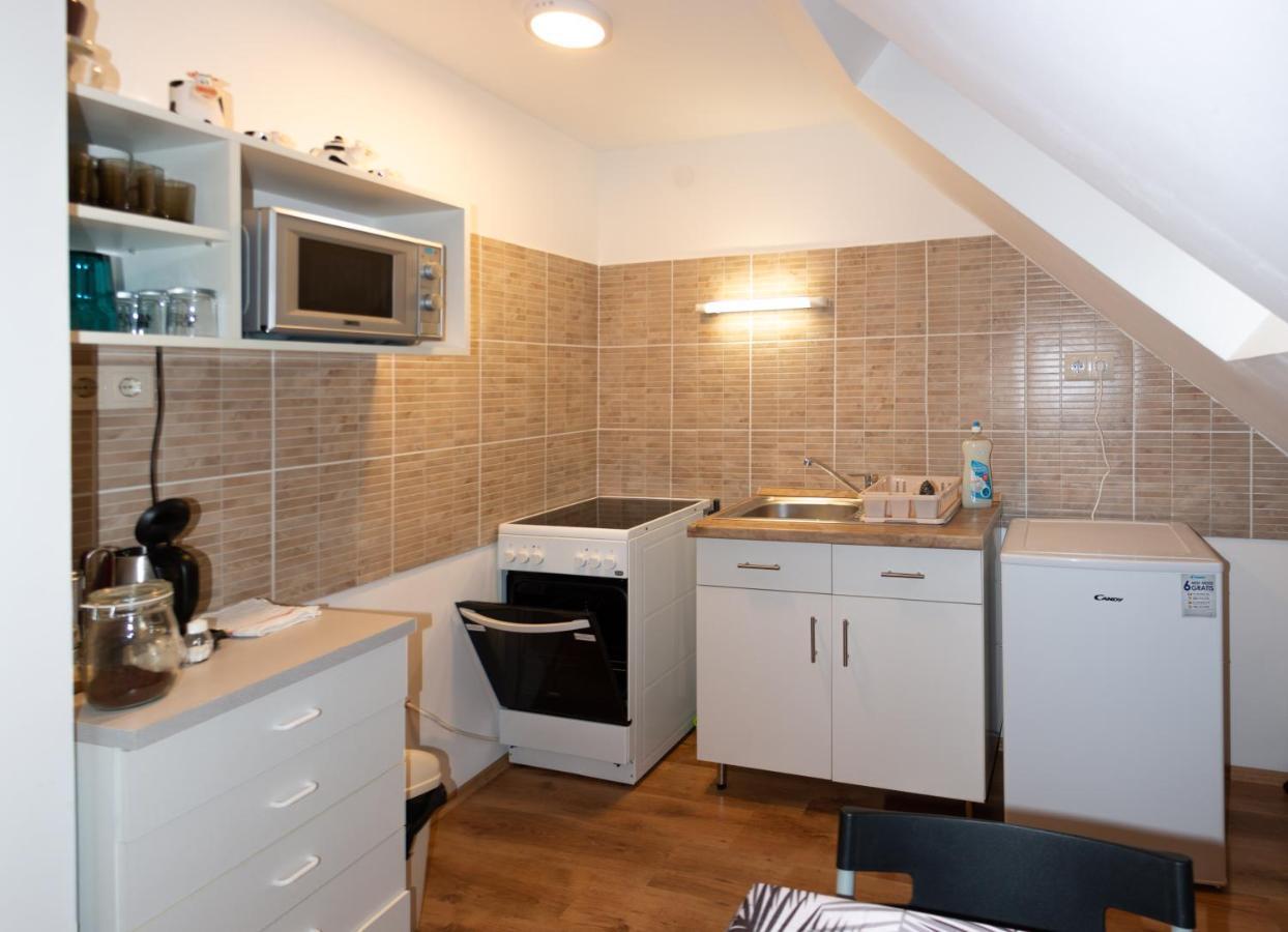 Poroszlay Apartman Debrecen Buitenkant foto