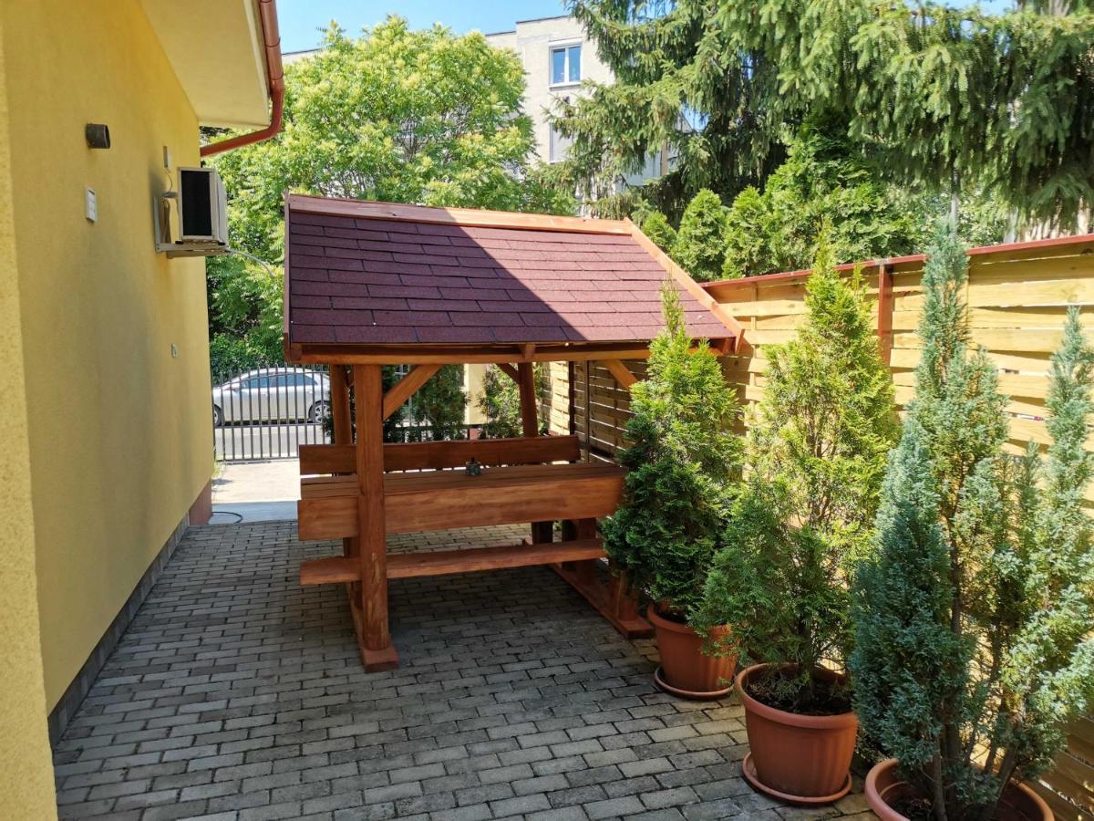 Poroszlay Apartman Debrecen Buitenkant foto