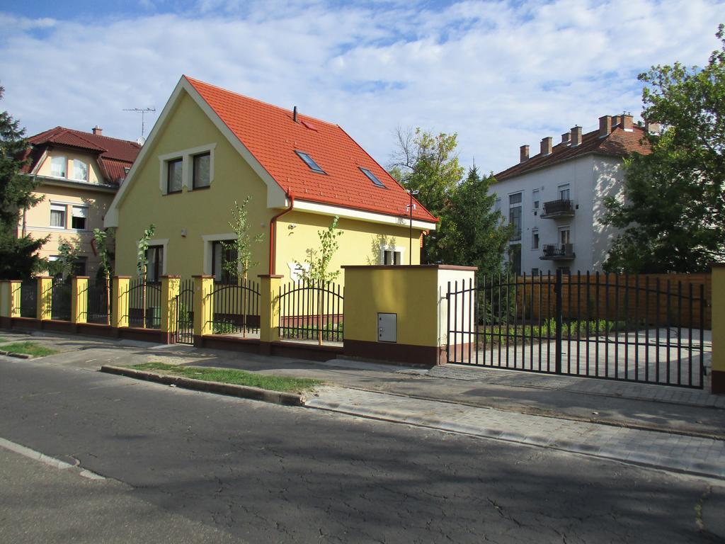 Poroszlay Apartman Debrecen Buitenkant foto