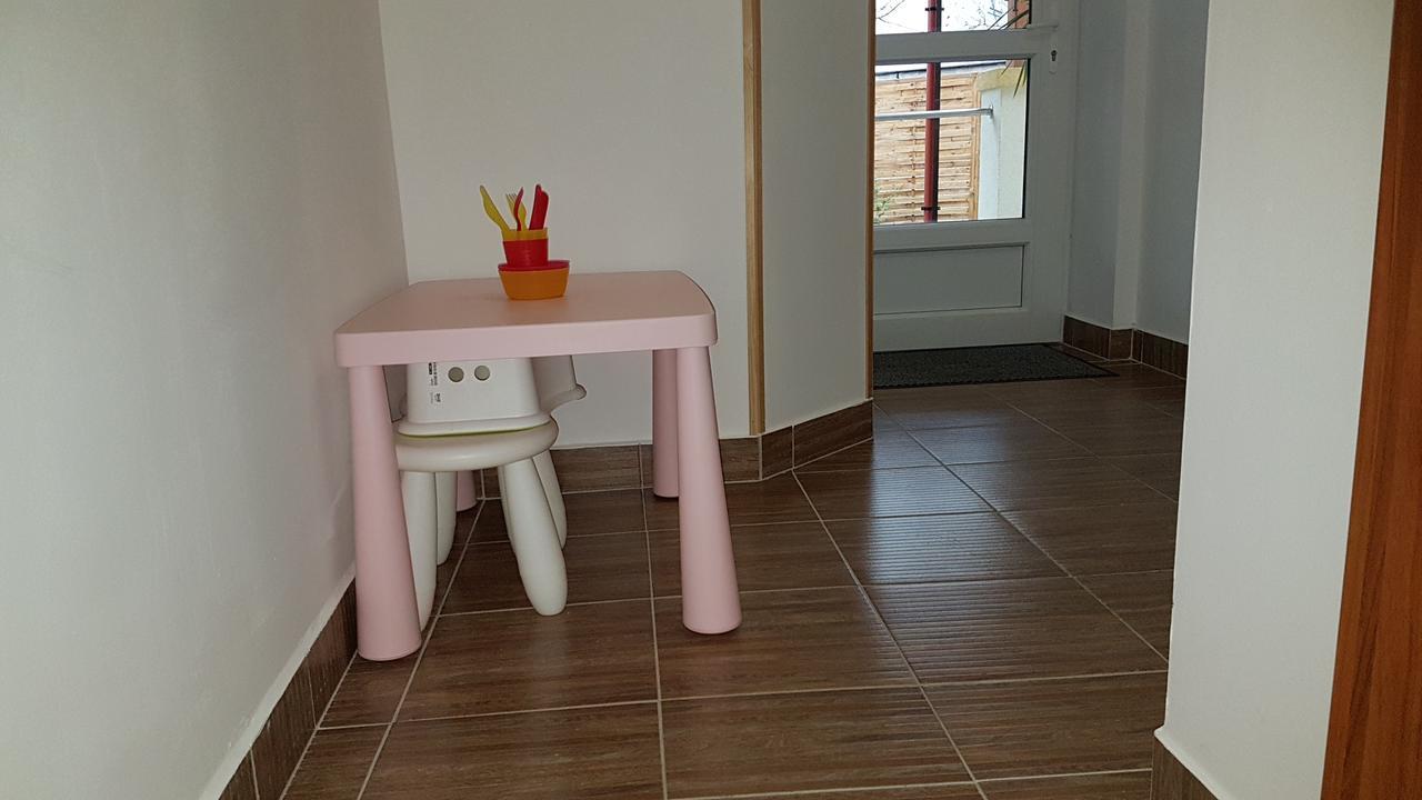 Poroszlay Apartman Debrecen Buitenkant foto