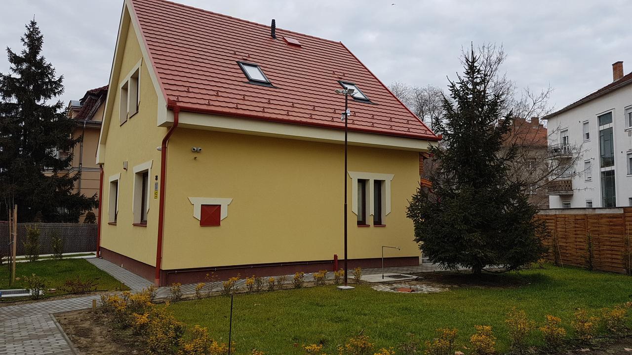 Poroszlay Apartman Debrecen Buitenkant foto