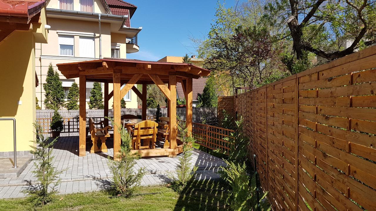 Poroszlay Apartman Debrecen Buitenkant foto
