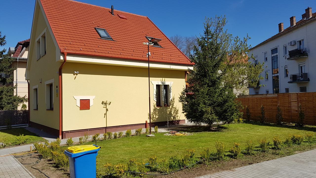 Poroszlay Apartman Debrecen Buitenkant foto