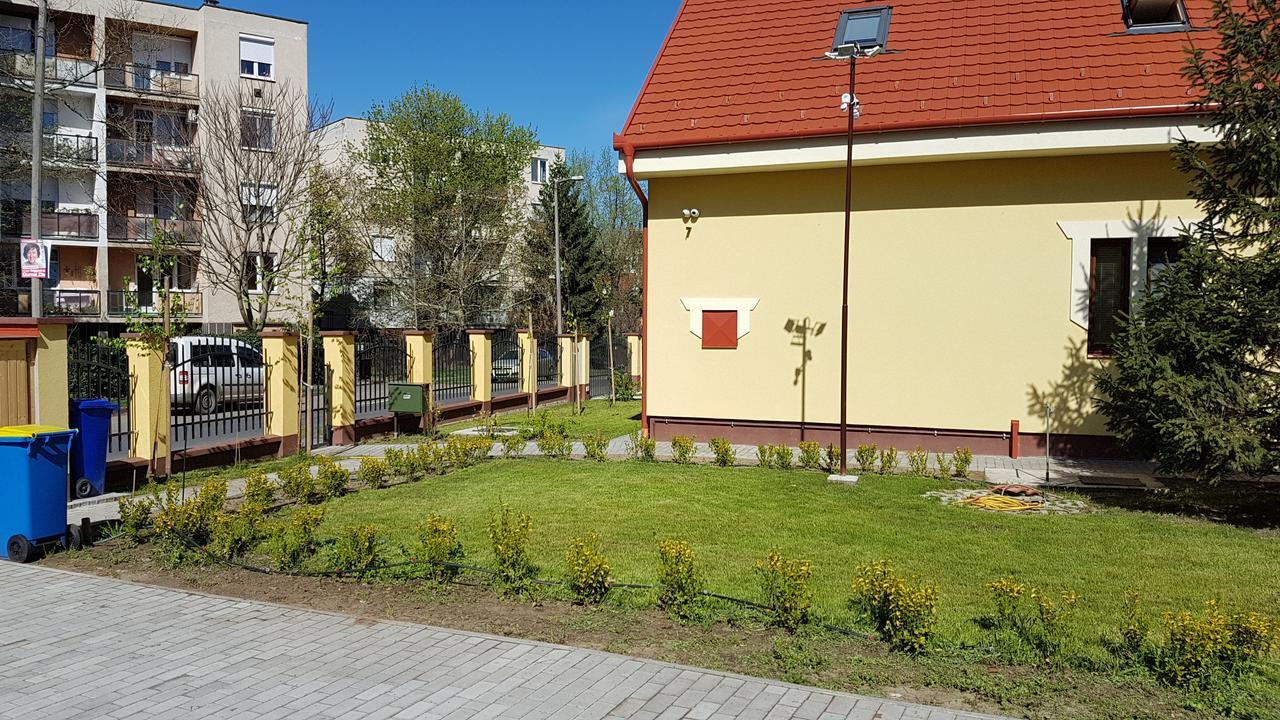 Poroszlay Apartman Debrecen Buitenkant foto